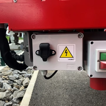 Lancman 230V–12V / 10A adapter – megbízható tápellátás gépekhez